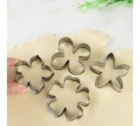 Shein Juego de 4 cortadores de galletas Flora de acero inoxidable, cortador de masa mini y molde de mousse en forma de flor y mini cortador de moldes para e