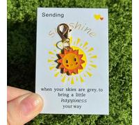 Shein Set de 5 llaveros con diseño de sol energético, accesorios de mini bolso, incluye tarjeta de felicitación con mensaje motivador del sol, adecuado como