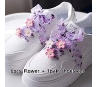 Shein Set de 6 piezas de decoración de flores de cerezo y 1 par de cordones de encaje con flores de cerezo, adornos para zapatos, clips para zapatos, adecua