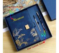 Shein Set de regalo de cuaderno de paisaje de bambú A5 con logotipo de texto personalizado, el set incluye cuaderno + bolígrafo + recambio + caja de regalo.