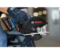 Sierra circular Bosch Professional GKM 18V-50, diámetro de la hoja de sierra de 136 mm, batería no incluida, sistema de recogida de virutas integrado