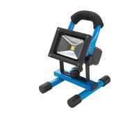 SIL 258999 Foco LED recargable con USB. Luz ajustable en 120°. LED de 10 W. Puerto USB (máximo 1 A). Incluye cargador de 230 V y 12 V. Protección IP65.