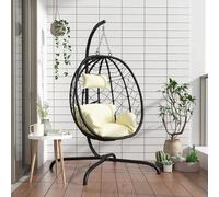 Silla colgante con cojín, color crema, fabricada en polirratán y acero. Ideal para crear un espacio de relax en el jardín, balcón, terraza, porche o bajo un toldo. Ofrece protección solar