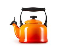 Tetera Tradición Le Creuset de 2,1 litros - con Silbato de Aviso y Asa de Toque Frío, Ideal para Té e Infusiones, Compatible con Inducción, Acero Esmaltado