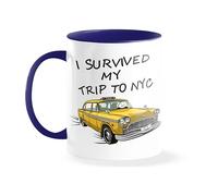 Tom Survived NYC Trip Yellow Spider Taxi Retro Action Adventure Fan Gift Cool Nostalgic Design Taza blanca con borde y asa azules