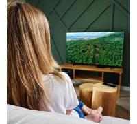 Toma final para TV y radio blanca, serie Europa, con conexión robusta y diseño compacto; ideal para instalaciones eléctricas seguras.