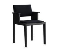 Vaarnii Sillón con reposabrazos 016 Maasto Dining Armchair Pino con tinte negro. frontal tapizado en negro
