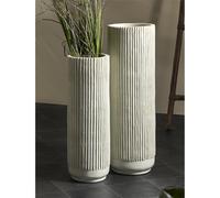 Vasija relieve lineas verticales beige 80 cms. s/2 26dx80 cms. El mejor complemento para tu hogar.