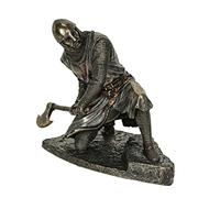 Veronese Design Escultura de Hacha de Batalla de Rodillas templaria de 17,78 cm, Resina fundida en frío, Acabado de Bronce Antiguo