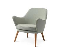 Warm Nordic Sillón Dwell Tela merit 021 light cyan. patas en roble ahumado