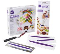 Wilton Cómo hacer un juego de decoración de pasteles de tablero de ajedrez, 7 piezas, con moldes redondos para tartas, herramienta de decoración, más suave para glaseado, 3 peines de glaseado y
